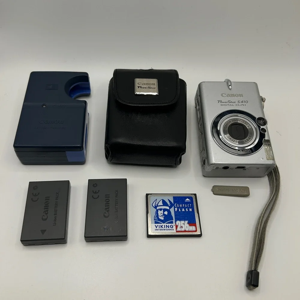 Canon PowerShot S410 Digital ELPH 4MP Camera w/original box for Parts/Repair